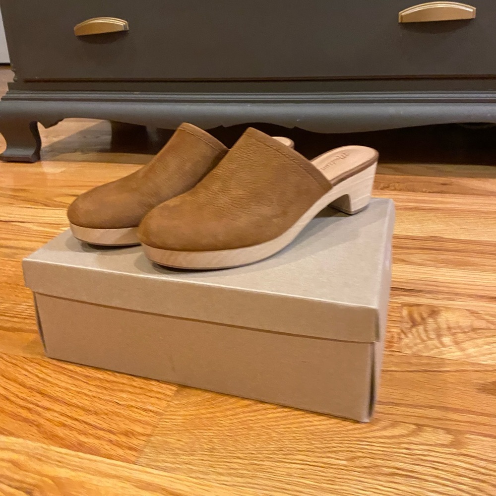 Women clogs made by Madewell. Low heeled ! Very comfortable